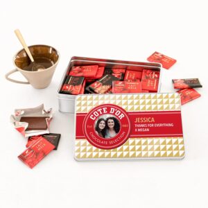 Personlig gaveæske i tin - Côte d'Or Vintage Chokoladeæske