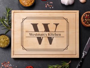 Personligt Skærebræt i Træ med Bogstav & Tekst