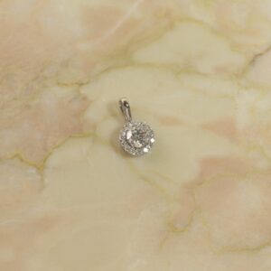 ROUND HALO DIAMOND PENDANT - 0.66ct - WG - Vedhæng - Sisi Copenhagen