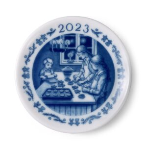 Royal Copenhagen Royal Copenhagen Collectibles platte 2023 Julebakke 8,5 cm