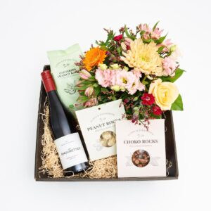 Gavekurv med buket (Floristens kreative valg med alkohol)