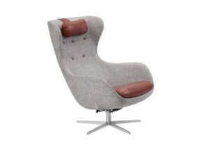 Søren Lund SL 407 Lænestol m. Nakkepude SH: 42 cm - Main Line Flax/Genova Nougat Læder/Satinkrom Sokkel m. Drej