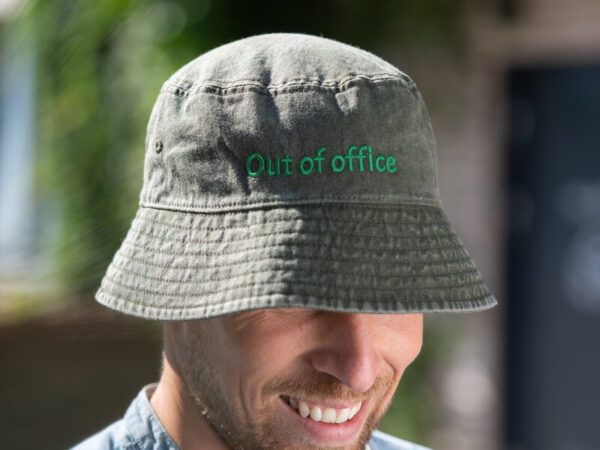 Bucket Hat med Broderi - Egen Tekst