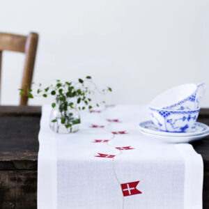 Langkilde&Søn - Bordløber med dannebrog, 30 x 300cm